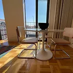 Beautiful apartment over Bolhão Market